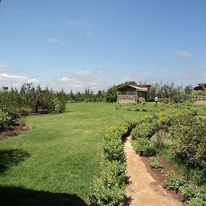 Sangare Gardens 호텔 Mweiga Exterior photo