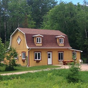 Grangette Entre Chiens Et Loups 호텔 LʼAnse-Saint-Jean Room photo