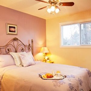 새스커툰 Wild Rose Bed & Breakfast B&B Room photo