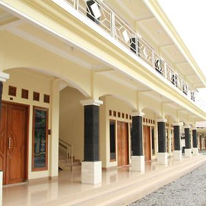Hotel Milik Kita Syariah 마겔랑 Exterior photo