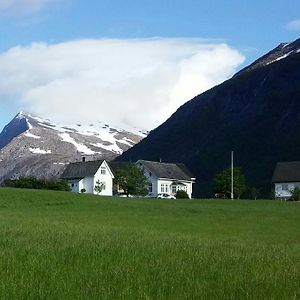 Uskedalen Donhaug Gjestegard B&B Exterior photo