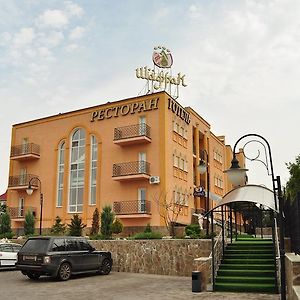 Premier Hotel Shafran 수미 Exterior photo