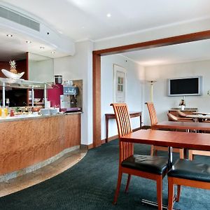 Hilton Basel 호텔 Restaurant photo