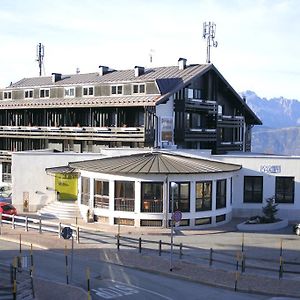 Hotel Dolomiti Chalet 바슨 Exterior photo