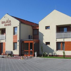 Balaca Panzio 호텔 베스프렘 Exterior photo