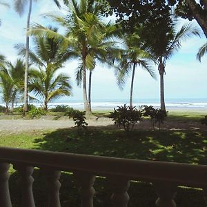 Delfin Beach Front Resort 에스테리요스 Exterior photo