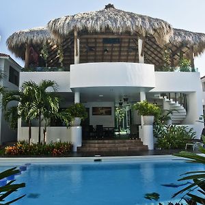 Villas Maria Isabel 산타크루즈휴에튤코 Exterior photo