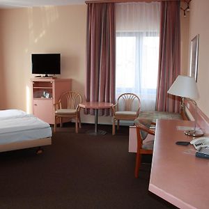 Hotel Christinenhof Garni - Bed & Breakfast 가데부쉬 Exterior photo
