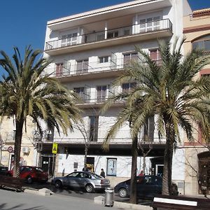 Hostal Residencia Celma 호텔 Sant Carlos de la Ràpita Exterior photo