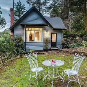 Fern Falls Cottages - Garden Cottage 단데농산 Exterior photo