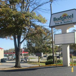 Budgetel Inn & Suites 록킹험 Exterior photo