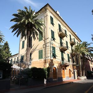호텔 나치오날레 레반토 Exterior photo