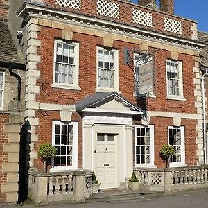 The Highworth Hotel 스윈던 Exterior photo