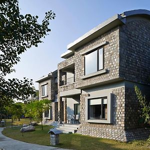 클럽 마힌드라 코벳 호텔 Garjia Exterior photo