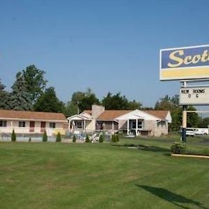 Scottish Inn - North 토너완다 Exterior photo