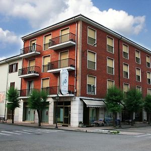 Hotel Ristorante Vittoria 산티아 Exterior photo