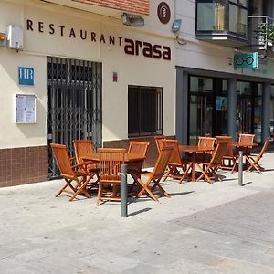 Hostal Restaurante Arasa 산타 바버라 Exterior photo