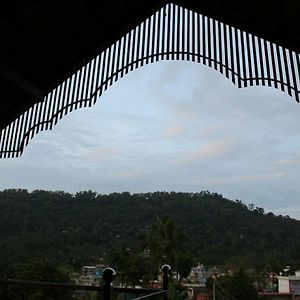 Iroomz Sri Vinayaka Comfort 비라즈펫 Exterior photo