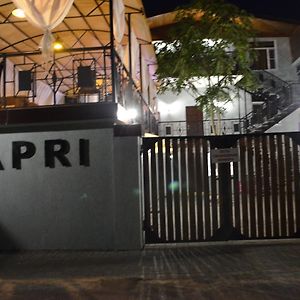 Hotel Capri 수쿰 Exterior photo