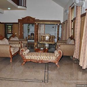 Suvarna Luxury Home Stay 마이소르 Exterior photo