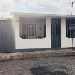 Duerme Tranquilo 호텔 알라후엘라 Exterior photo