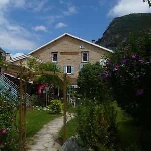 La Petite Auberge De Niaux B&B Exterior photo