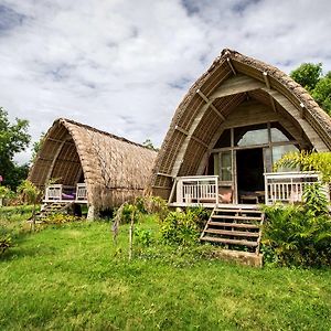 Gipsy Beach Bungalows 세코통 Exterior photo