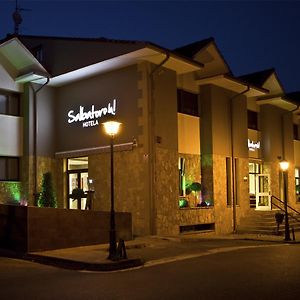 Hotel Salbatoreh 베아사인 Exterior photo