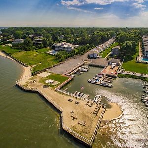 Colonial Shores Resort 햄프턴베이 Exterior photo