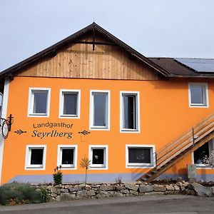 Landgasthof Seyrlberg 호텔 Reichenau im Mühlkreis Exterior photo