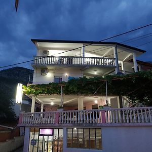 Guest House Dragomir 수토모레 Exterior photo