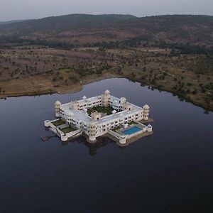 Juesta Lake Nahargarh Palace, Chittorgarh 호텔 Pārsoli Exterior photo