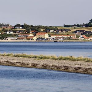 Hvalpsund Faergekro 호텔 Exterior photo