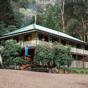 Rustic Refuge Guesthouse 칼로라마 Exterior photo