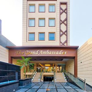 The Grand Ambassador 호텔 Phagwāra Exterior photo