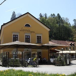 Hotel Lavica 사모볼 Exterior photo