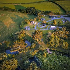 캠본 Trecombe Lakes 빌라 Exterior photo