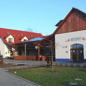 Slovacky Dvur S.R.O. 호텔 Ostrožská Nová Ves Exterior photo