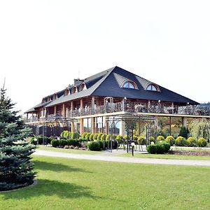 Hotel Swietokrzyski Dwor 노와 스투피아 Exterior photo