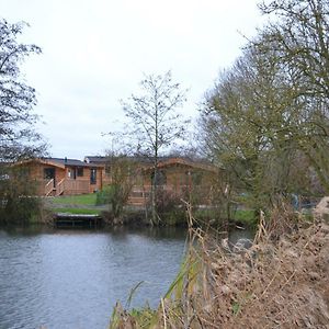 The Chiltern Lodges At Upper Farm Henton 치너 Exterior photo