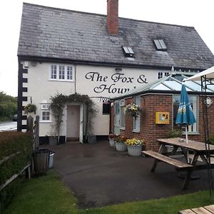 The Fox And Hounds 호텔 Uffington  Exterior photo