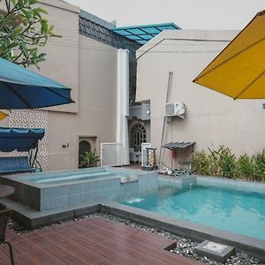 레드도어즈 플러스 @ 탄중 카랑 람풍 2 호텔 반다르 람풍 Exterior photo