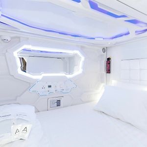 Avagard Capsule Hotel - Suvarnabhumi Airport 사무트 프라캄 Exterior photo