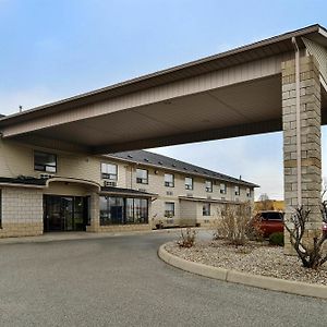 Lexington Inn & Suites-윈저 Exterior photo