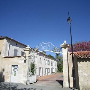 Puyravault  Le Clos De La Garenne Maison D'Hotes B&B Exterior photo