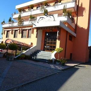 Albergo Ristorante Il Delfino 노바라 Exterior photo