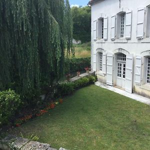 La Rochebeaucourt-et-Argentine La Maison Du Pont B&B Exterior photo