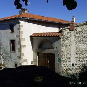 Saint-Georges-en-Couzan La Fontaine B&B Exterior photo