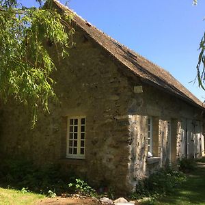 Sainte-Colombe-près-Vernon La Chambree Des Colombes B&B Exterior photo