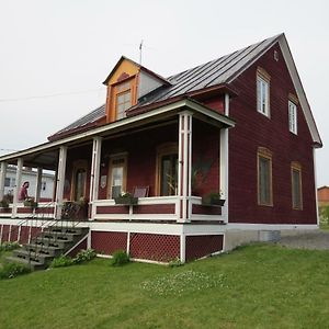 Saint-Tite La Vieille Maison Rouge 빌라 Exterior photo